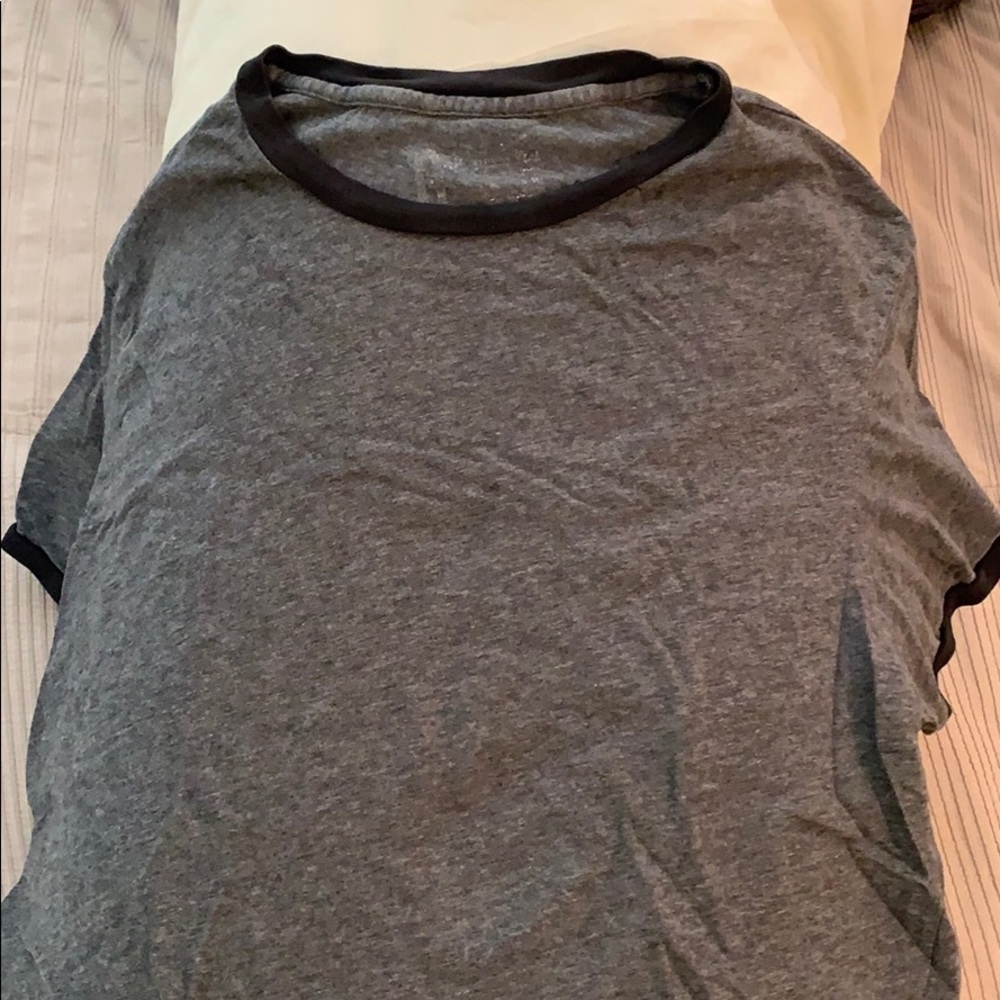 Gap ring neck tshirt